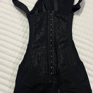 Colombian Elegant Black Lace Shapewear Corset